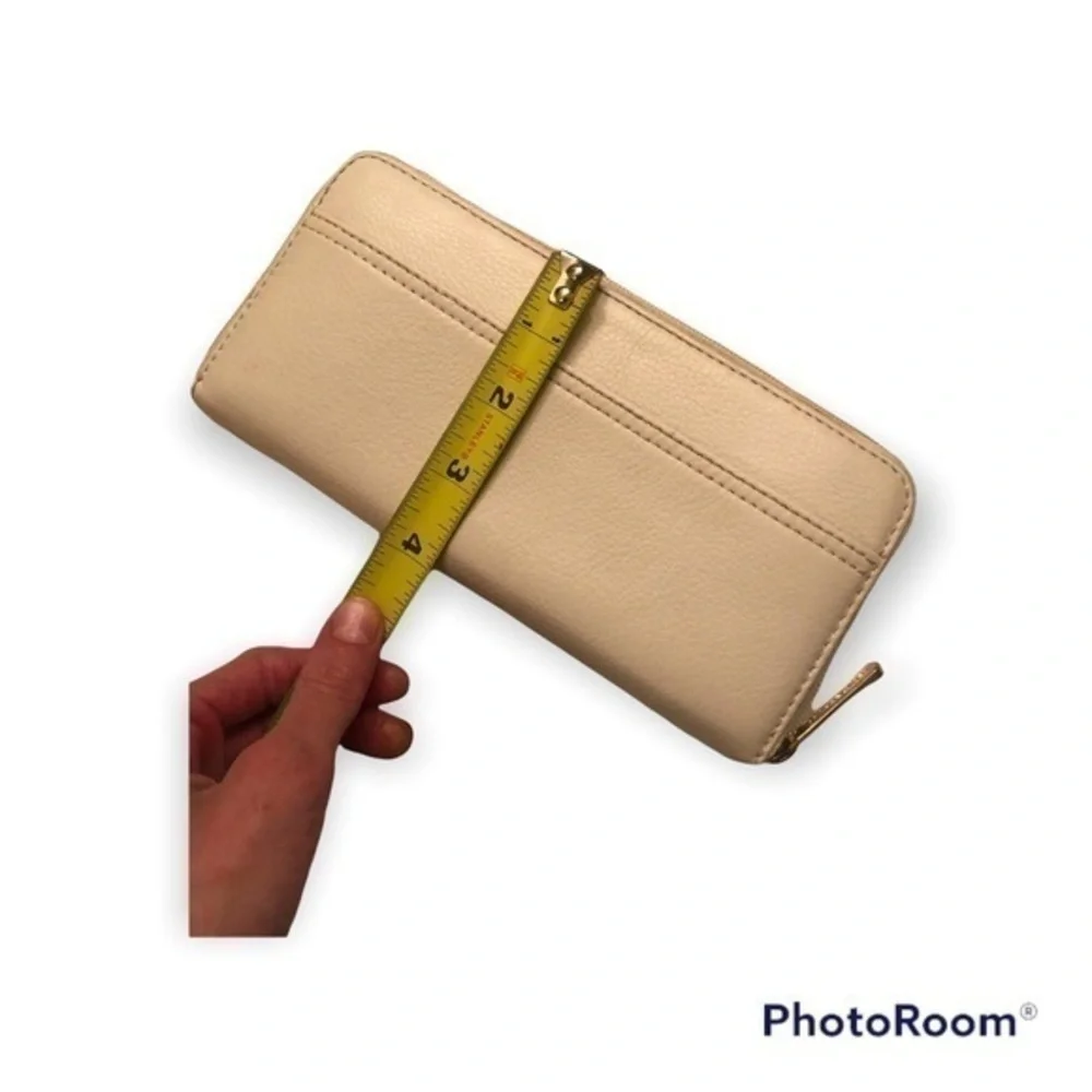 Michael kors creamy white zipper clutch wallet